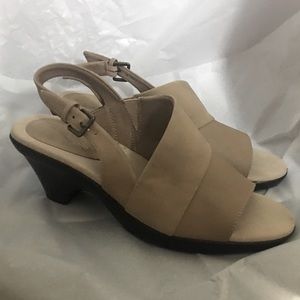 Easy Street Womens beige slingback sandals heels